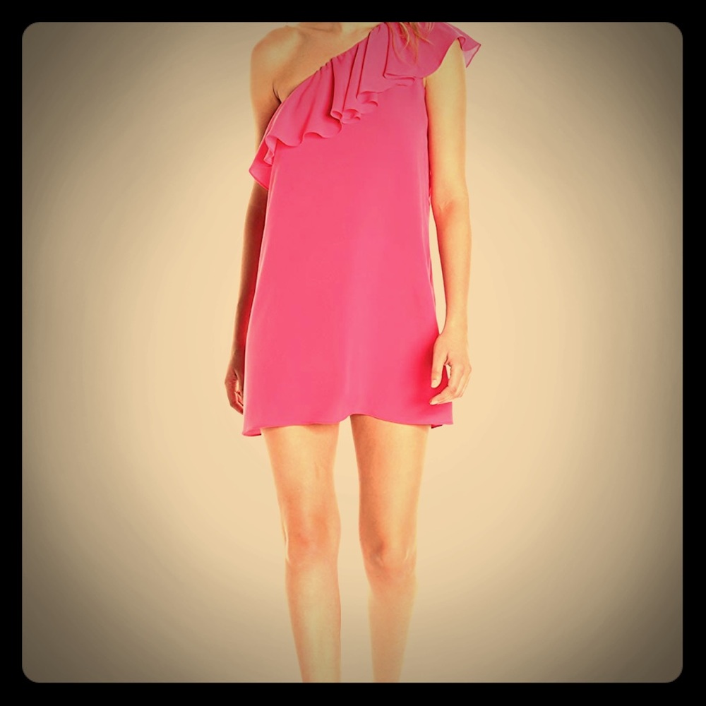 Adorable one shoulder crepe dress!